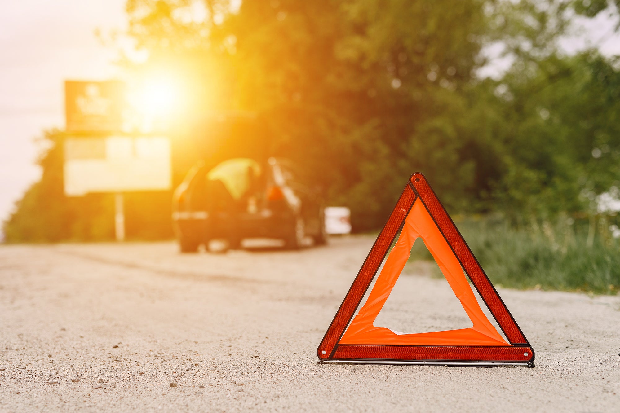 Reasons to replace the warning triangle with FlashLED SOS