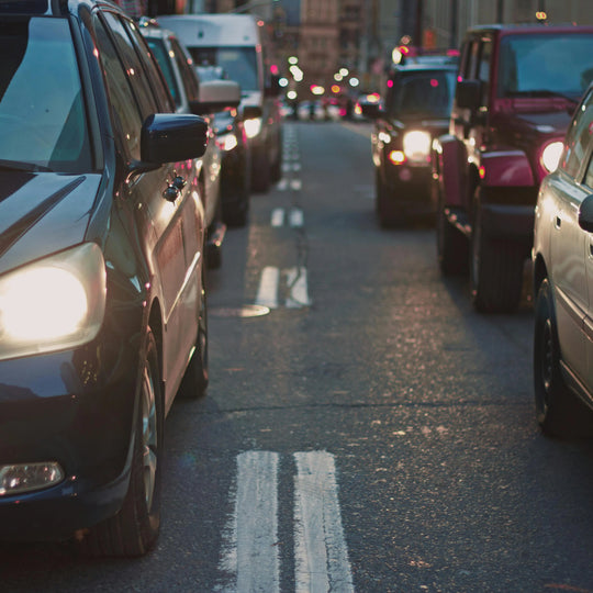 10 malos hábitos al volante que comprometen tu seguridad