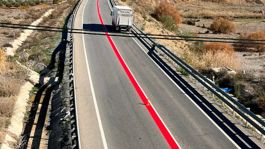 Esta es la nueva línea roja que la DGT ha empezado a implementar en carreteras especialmente peligrosas